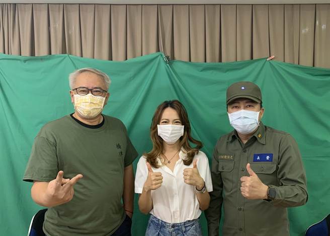 制作人汪怡昕、赵正平与范宸菲参加《国际桥牌社》线上首映。（国际桥牌社提供）