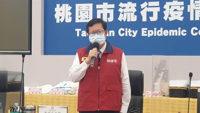 桃園市長鄭文燦預告下階段會針對75至78歲的長者施打疫苗，採「雙軌制」，社區接種站跟醫院診所都能就近施打。(市府提供／蔡依珍桃園傳真)