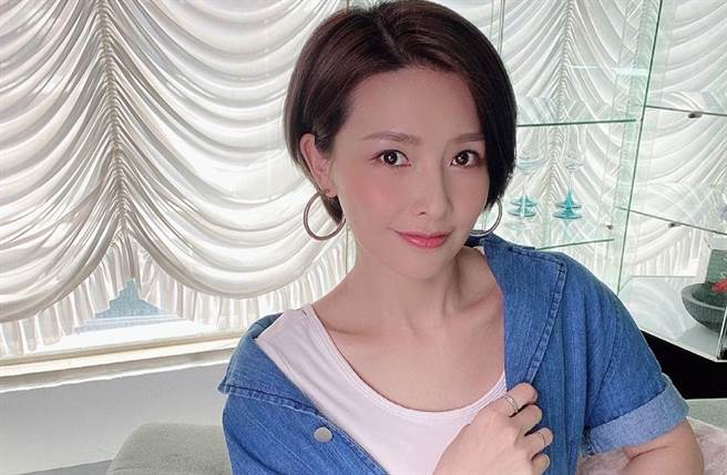 吴婉君外型甜美、身材火辣。(图／翻摄自脸书)