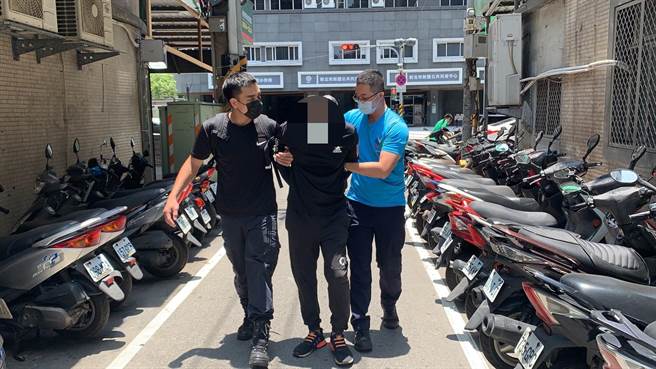 47岁赖姓男子今（20日）凌晨3时许，前往48岁武姓按摩女子位于新北市新庄的工作室，赖嫌拿出假钞遭识破，直接拿出预藏的水果刀行抢。（翻摄）