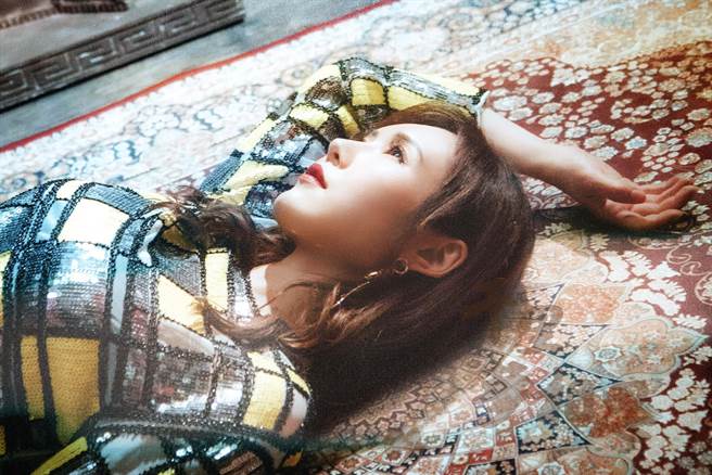 吳申梅日前拍攝新歌〈千里夢相思〉MV。（音圓唱片提供）