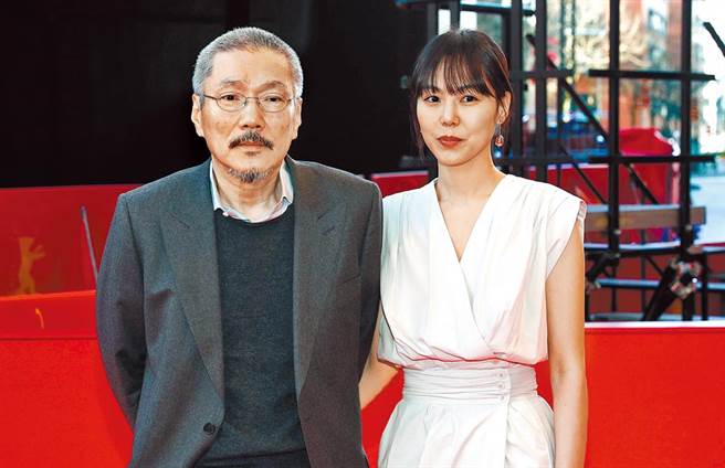 洪尚秀和金敏喜不在意外界眼光，大胆公开不伦恋。（图／路透）