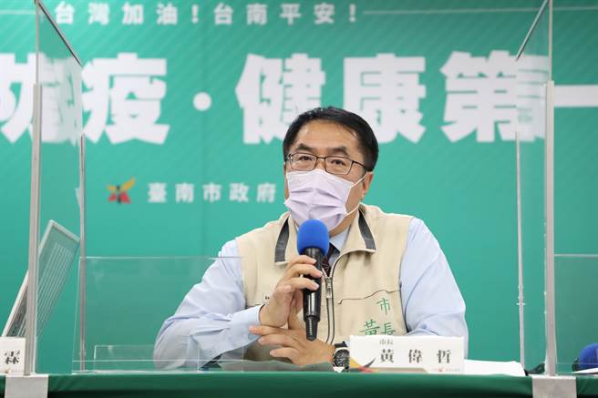 台南4起接種AZ疫苗死亡 黃偉哲呼籲避免長者一個人在家。（報系資料照）
