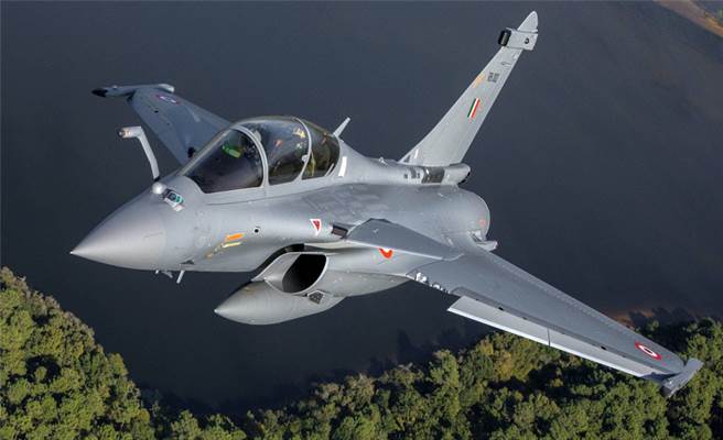 印度以2億美元單價從法國手中購買有著「最先進4.5代戰機」之稱的飆風戰機，並已將它部署至印中邊境地帶。（圖／網路）