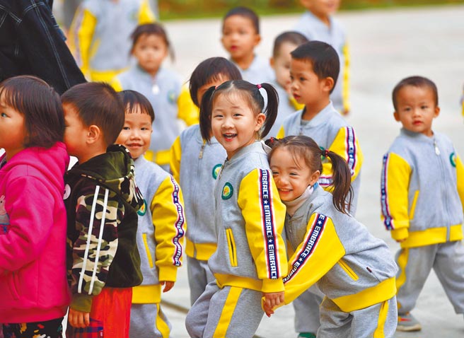 大陆实施三孩政策，大陆部分城市的调查显示，农村生育意愿高于城市。图为广西一扶贫重点县的幼儿园。（新华社）