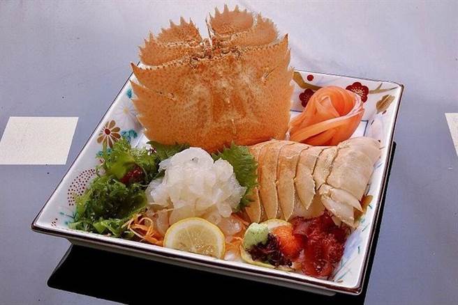 ▲新鲜的扇虾最适合直接生吃，可以品尝到最纯粹的鲜甜滋味。　图：平户观光协会／提供