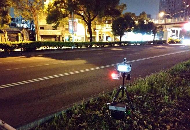 中市警方自6月21日起至6月27日止規劃為期一週機動測照大執法勤務，由各分局依據轄區特性分析易違規超速路段並針對轄內各主要幹道，強化機動測速執法強度。（台中市交通大隊提供／馮惠宜台中傳真）