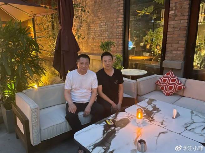 汪小菲曬與父親合照。(圖／翻攝自汪小菲微博)