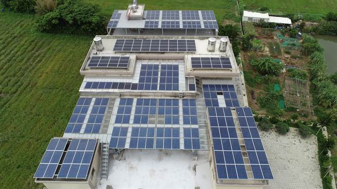 桃园市环保局鼓励住家装设太阳光电案场同时提供相关补助。（桃园市环保局提供）