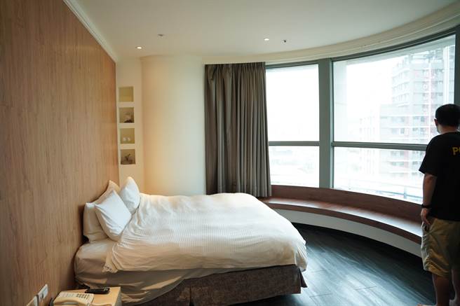 新北市警察局长黄宗仁特别与美丽殿商旅协调，提供30间房间供同仁使用。（警察局提供）