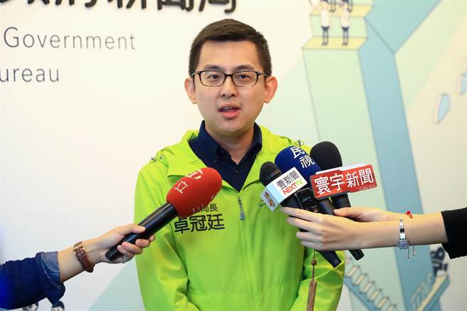 台中市前新聞局長卓冠廷今年一月赴美攻讀柏克萊加利福尼亞大學公共事務碩士，順利拿到學位返台。（資料照．盧金足攝）