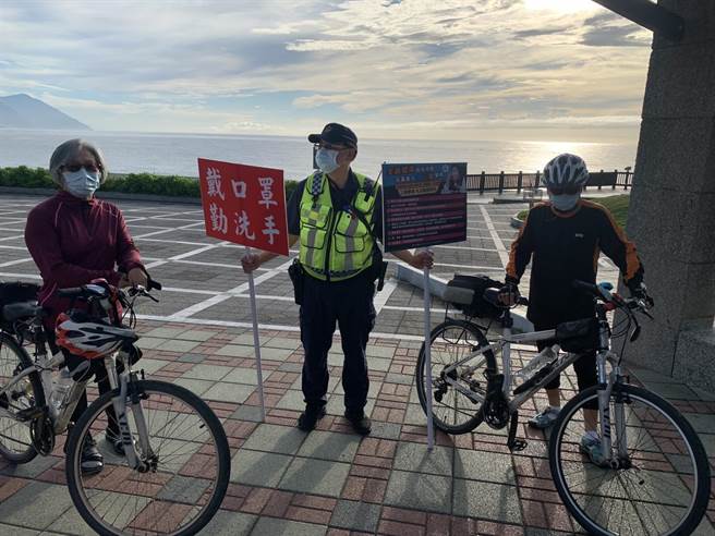 花蓮警方已函送裁處30件違規進入管制風景區，其中以七星潭風景區24件最多。（花蓮縣警局提供／羅亦晽花蓮傳真）