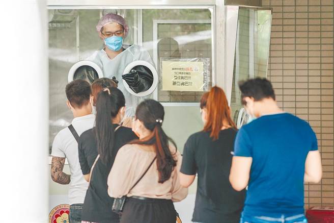 新北市一处医院急诊快筛作业情性。（本报系资料照）