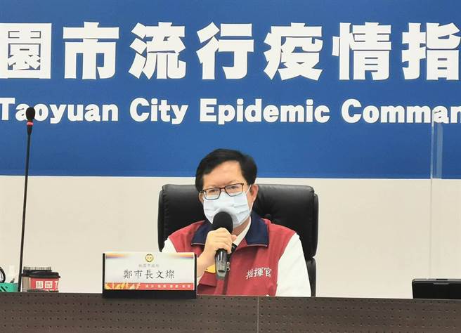 桃园市长郑文灿21日表示，桃园有两个果菜批发市场，已针对承销和工作人员造册，要安排筛检并优先施打疫苗。(市府提供／蔡依珍桃园传真)