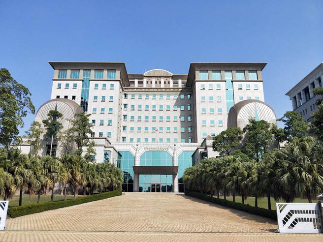 高齡95歲的台南市北區蔣老太太，17日接種AZ疫苗後，21日晚間陳屍北區家中浴室，家人懷疑可能是施打疫苗致死。但台南地檢署21日相驗後，初步認定是泡澡時意外溺斃。（本報資料照片）