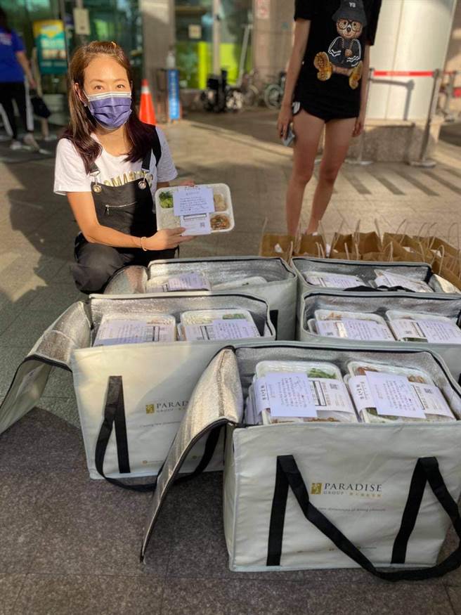 贾永婕从6月1日开始每天送100份便当到医院。（图／FB@贾永婕）