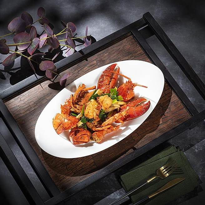 香格里拉台北远东国际大饭店推出「美食省到家」外送预购专案，菜肴包括「香宫」的「姜葱炒波士顿龙虾」。（图／香格里拉台北远东国际大饭店）
