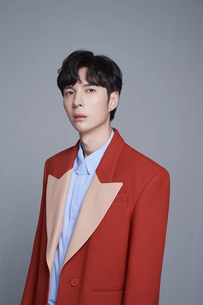 陈势安受邀上韩国指标性音乐节目《Simply K-POP》。（索尼音乐提供）