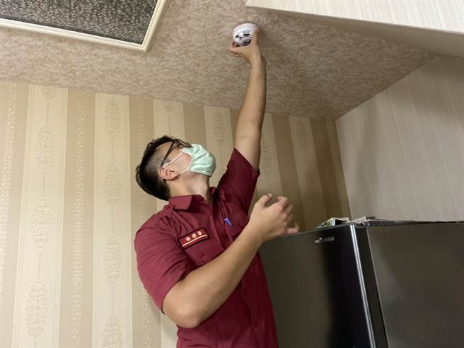 基隆市消防局5月上旬暂停居家防火宣导、访视及安装住警器工作。（基隆市消防局提供／陈彩玲基隆传真）