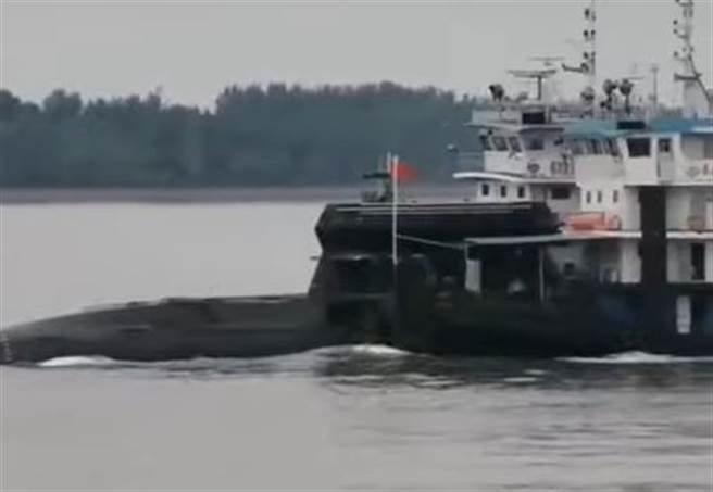 抖音上出现了看似解放军039C型的新潜舰。（抖音）