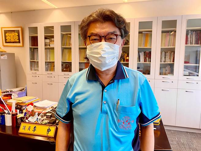 市议员李中21日建议，今年的大学指考已确定延期到7月28日办理，指考防疫工作此刻应超前部署。(市议员李中服务处提供)