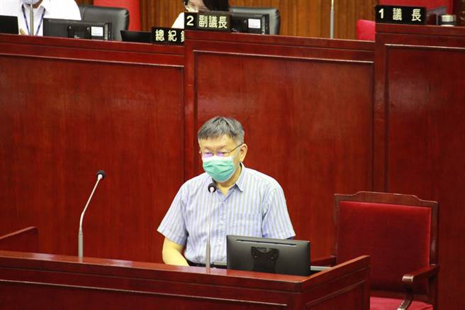 台北市长柯文哲赴台北市议会报告。（张薷摄）