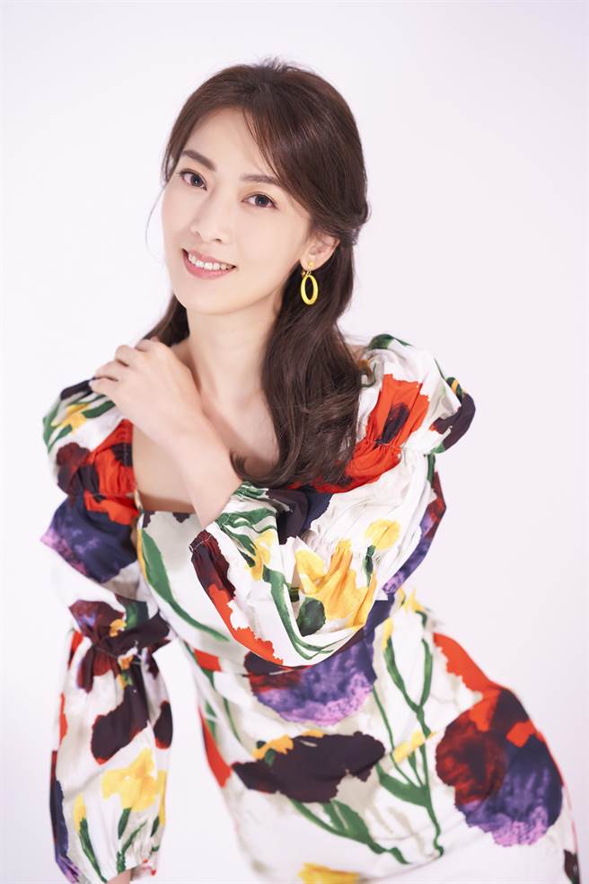 陈淑萍近日推出新专辑《胭脂花》。（豪记唱片提供）