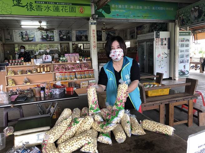 立委賴惠員呼籲全國各地消費者多多採買台南當季農產品。（賴惠員服務處提供／張毓翎台南傳真）