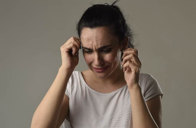 双子座、狮子座、天秤座的人天生不甘寂寞，无法接受长时间一个人独处。（图／Shutterstock）
