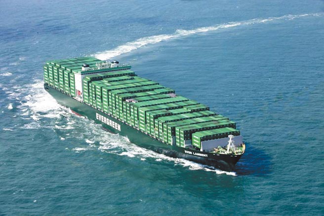 长荣股价上周五衝上140元新高，以7379亿元的市值，跃升为台股市值第7大，更超车富邦金、国泰金。（本报资料照片）