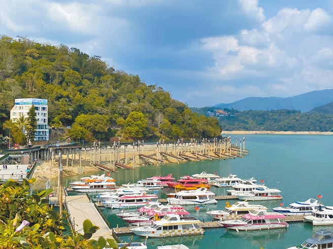 南投日月潭水位回升，经济部水利署台湾水库即时水情显示，20日上午日月潭蓄水量达90.2％，挥别以往水位下降的窘境。（卢金足摄）