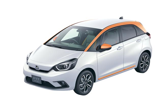 HONDA FIT预定9月採线上媒体发表，1.5L汽油版预售价76.9万元、1.5 e:HEV油电版86.9万元。今年适逢FIT问市20周年，图为日规版。（HONDA提供）