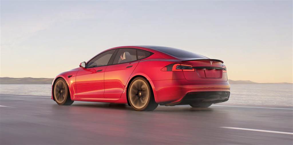 Model S Plaid 極速 322km/h 有條件：除了合適輪圈和車胎，還要等軟體更新才行