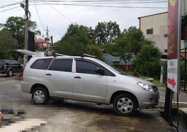 来自台中、彰化年轻男女，在埔里陈尸车内。（民眾提供／廖志晃南投传真）