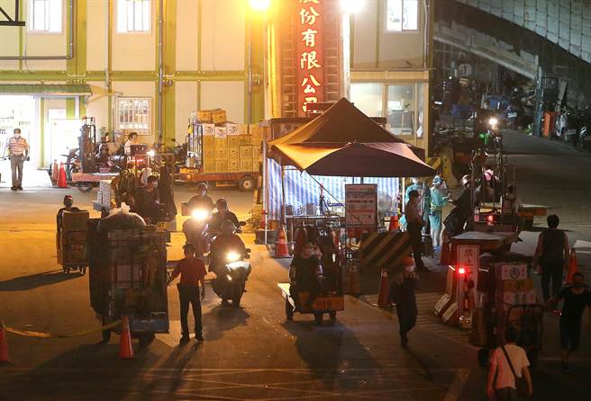 北市第一果菜市场恢復交易。（赵双杰摄）