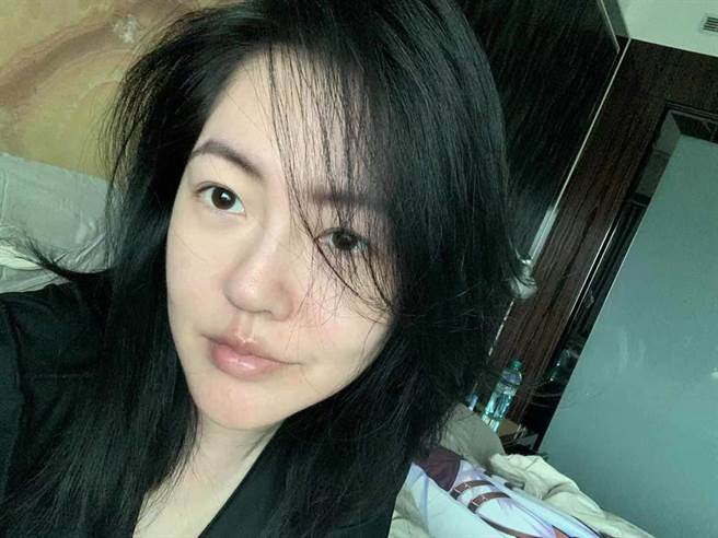 小S晒自拍，大秀水煮蛋美肌。（图／取材自小S 徐熙娣脸书）