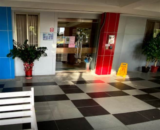 住民家屬爆料，沒有家屬說明會；院方也指出，衛生局僅要求開LINE群組，但並非所有家屬都能使用LINE，且並沒有開家屬說明會。（摘自GOOGLE MAP)