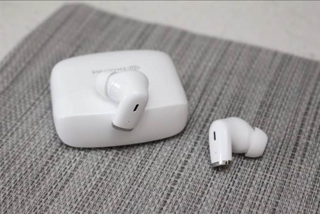 Enacfire E90使用的是触控面板，感应良好且不容易误触。（图／耳机人提供）