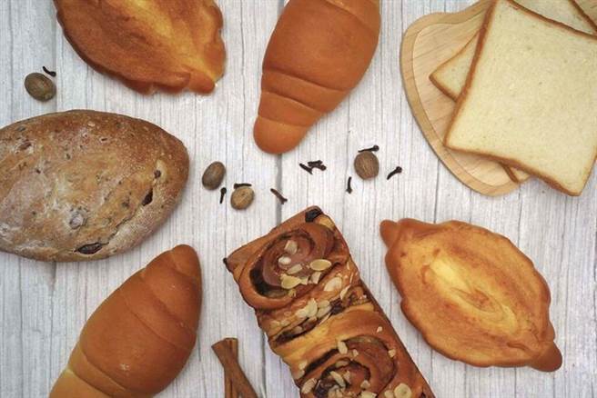 花比麵包坊推职人手作澎湃麵包组。　图：台北花园大酒店╱提供