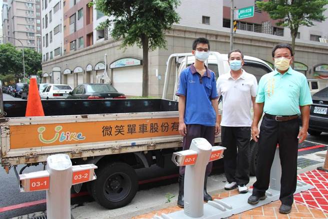 YouBike透过福昌里长徐承昌寻地，于南崁地区设立新的租借站点。（姜霏摄）