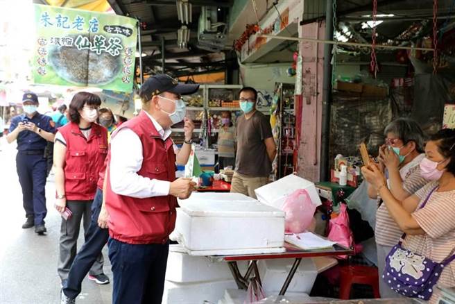 圖為侯友宜日前至板橋，視察人流管控和防疫措施。僅為示意圖。（中時資料照）
