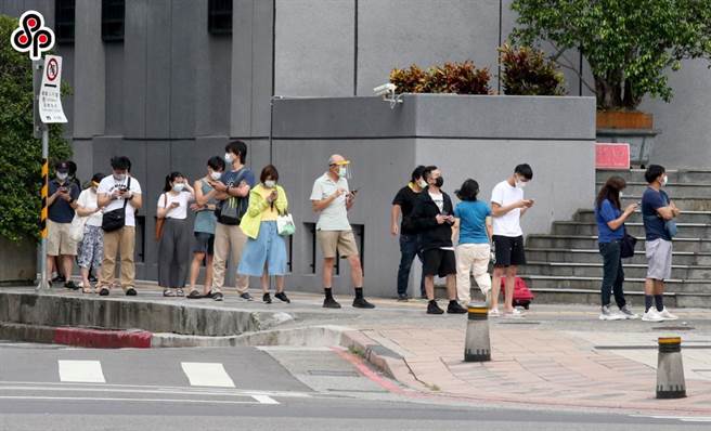 為減輕非自願離職失業勞工子女就學負擔，勞動部每年配合學校開學，辦理失業勞工子女就學補助。（報系資料照）