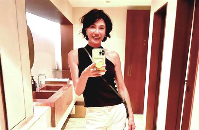 53岁徐晓晰被网猜已60岁，对此，她也正面回应了。（图／取材自徐晓晰脸书）