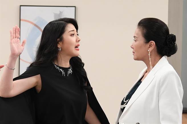 韩瑜、丁国琳剧中对立。（三立提供）