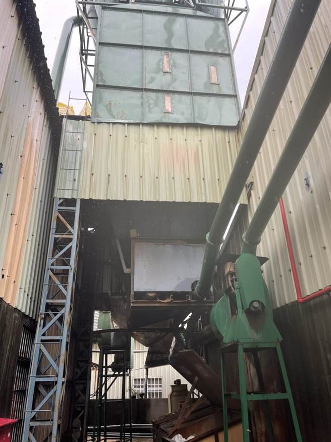 男子从高处跌落撞到消防水带箱，送医不治身亡。（民眾提供／陈淑娥台中传真）