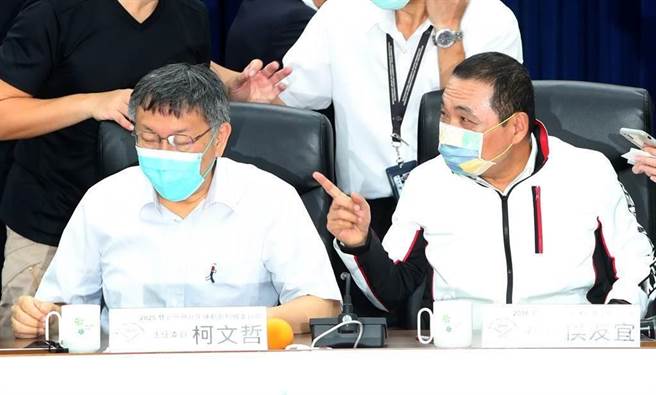 台北市长柯文哲(左)、新北市长侯友宜(右)。(图/本报资料照)