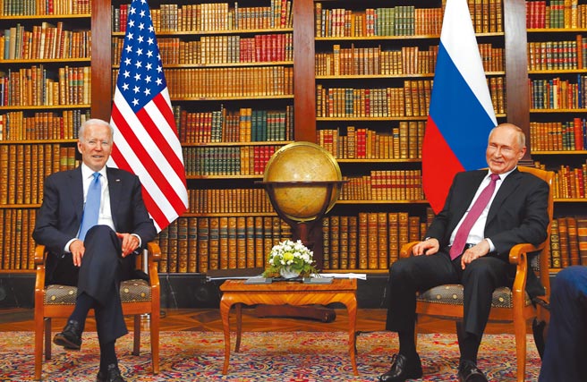 儘管美國總統拜登與俄羅斯總統普丁才剛舉行過峰會，但白宮國家安全顧問蘇利文受訪表示，由於俄羅斯反對派領袖納瓦尼遭毒害險些喪命，美國正在制定「新一攬子制裁」。（新華社）