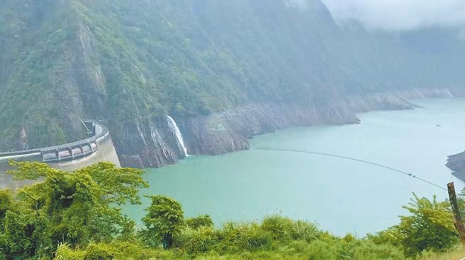 台中各地昨日豪大雨，但并未下在德基水库集水区，水库未有明显进帐。（民眾提供／陈淑娥台中传真）