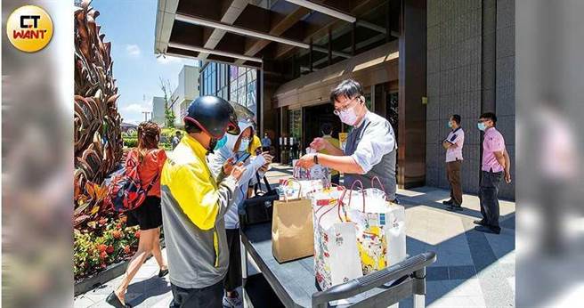 义享天地因应疫情衝击，推出美食外带服务（图／宋岱融摄）