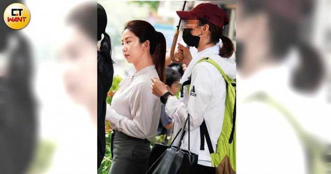 ​虽然郭书瑶包得紧紧的，侧身仍可见前凸后翘的好身材。（图／本刊摄影组）